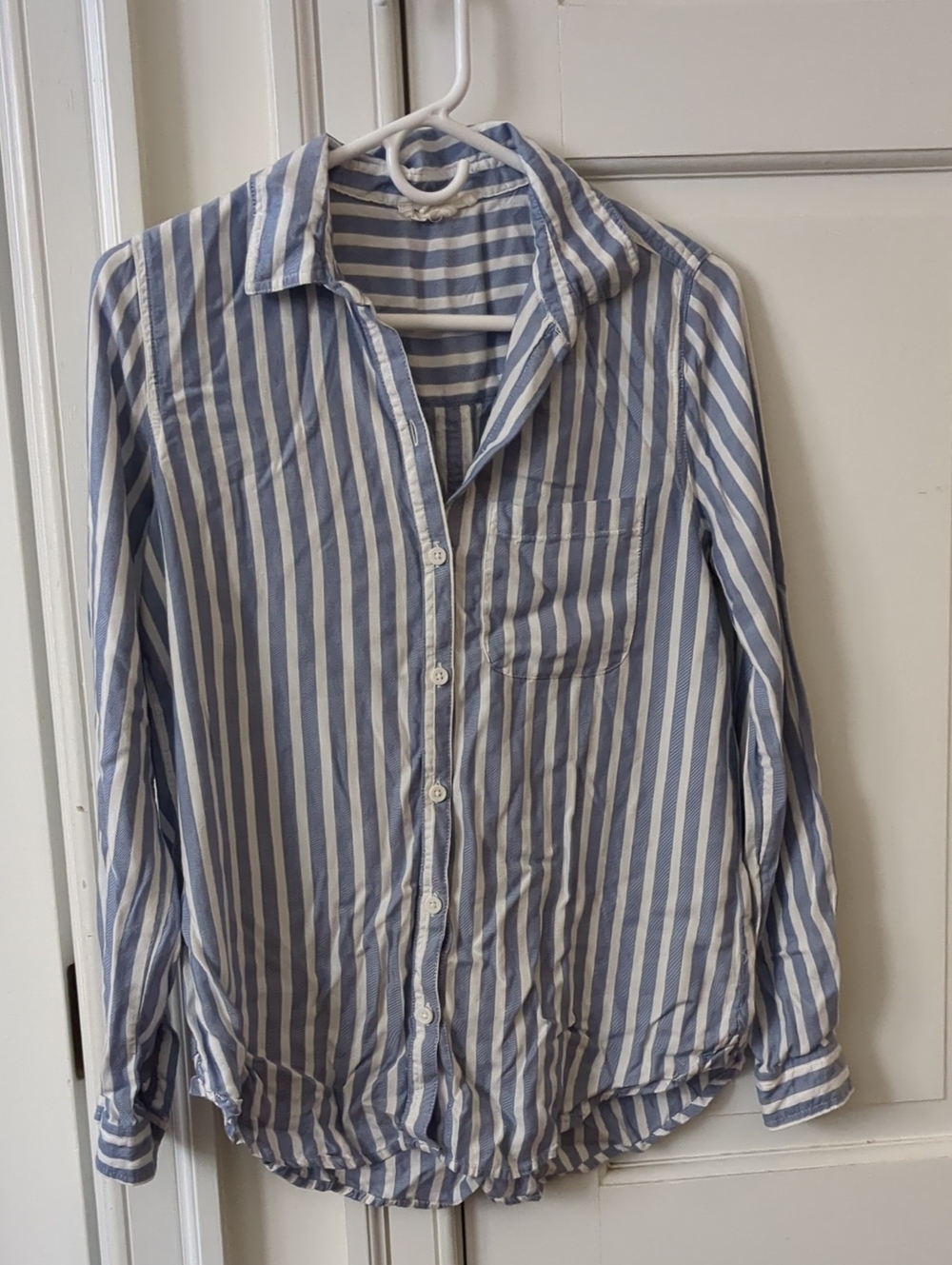 beachlunchlounge Blue and White Vertical Stripe Women's Button-Down Shirt S